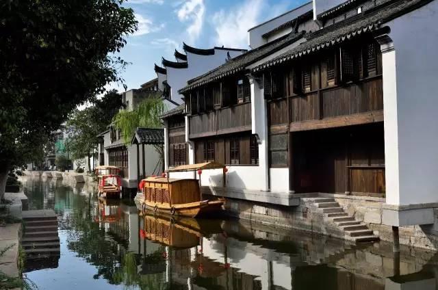 用扁担挑东西，是绳子长轻松，还是绳子短轻松？游戏画面